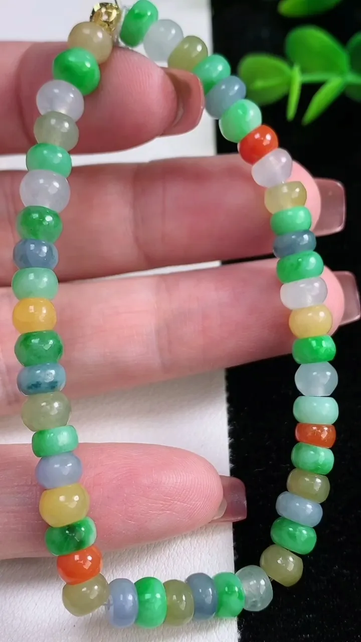 天然A货翡翠四彩算盘珠手串，尺寸6.5-4-48颗，重量:15.38g12月16日
工厂直销收藏佳品