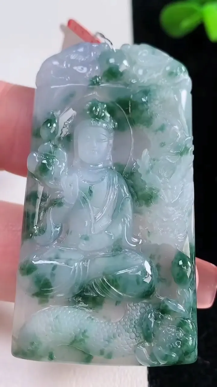 天然A货翡翠冰种紫罗兰飘花祥龙大势至菩萨吊坠，尺寸55.7-30.5-5.7，重量:24.57g
12月16日