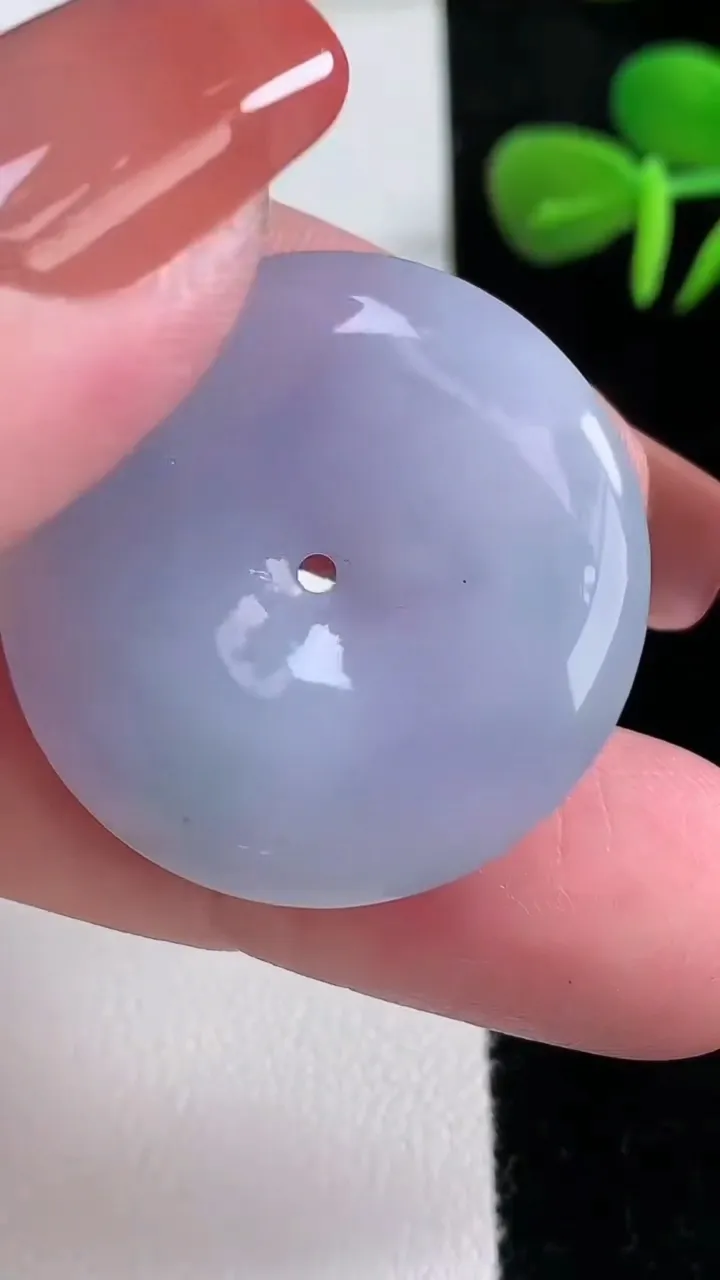 天然A货翡翠紫罗兰平安扣吊坠，尺寸30.6-5.2，重量:10.18g
12月16日