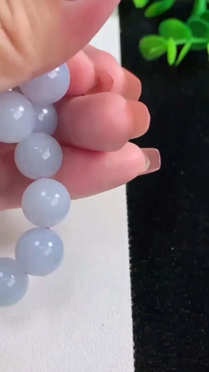 天然A货翡翠紫罗兰圆珠手串，尺寸12.2-16颗，重量:54.43g12月16日
工厂直销收藏佳品,种好水足，色泽均匀，有种有色，上手高大气！