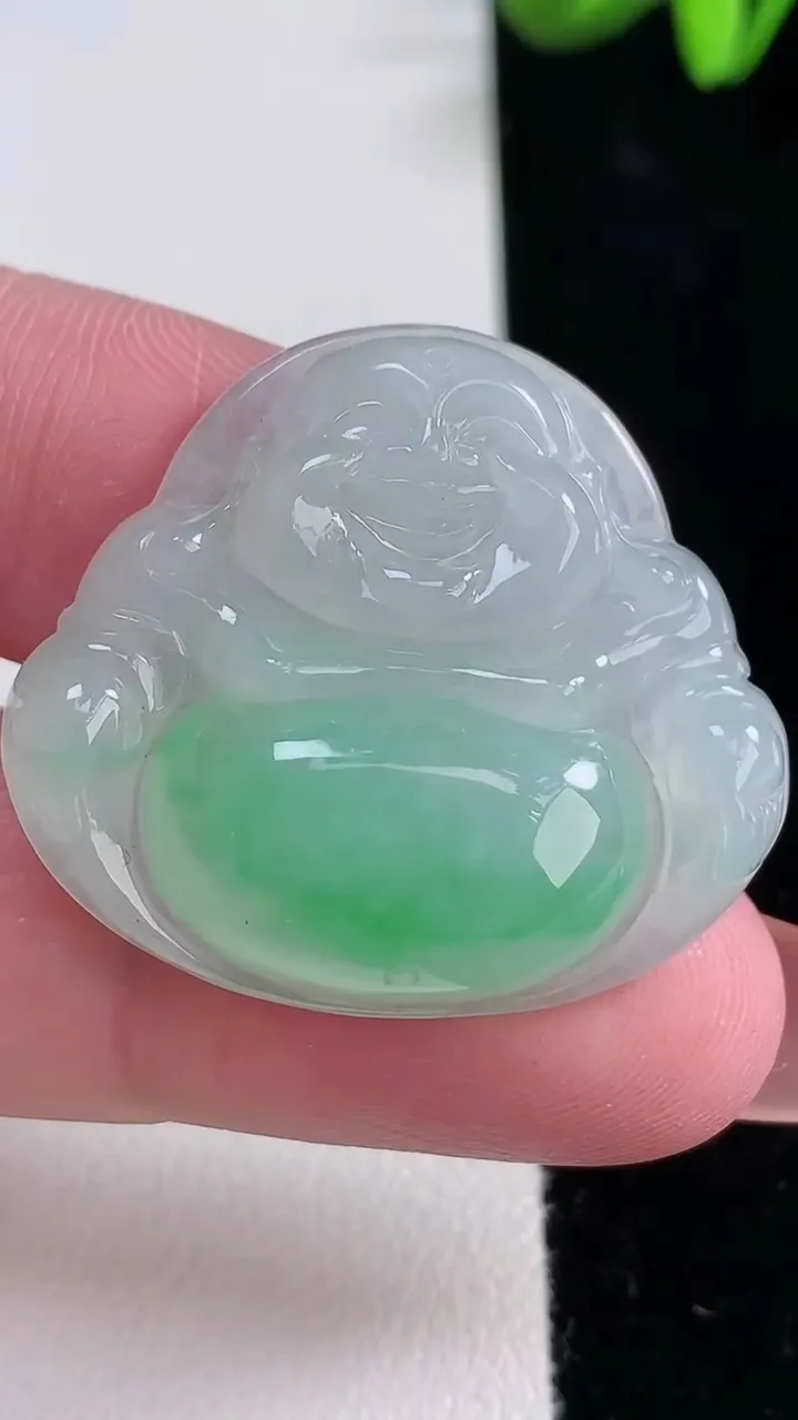 天然A货翡翠佛公吊坠，尺寸28.6-32.5-5.6，重量:8.32g
12月16日
