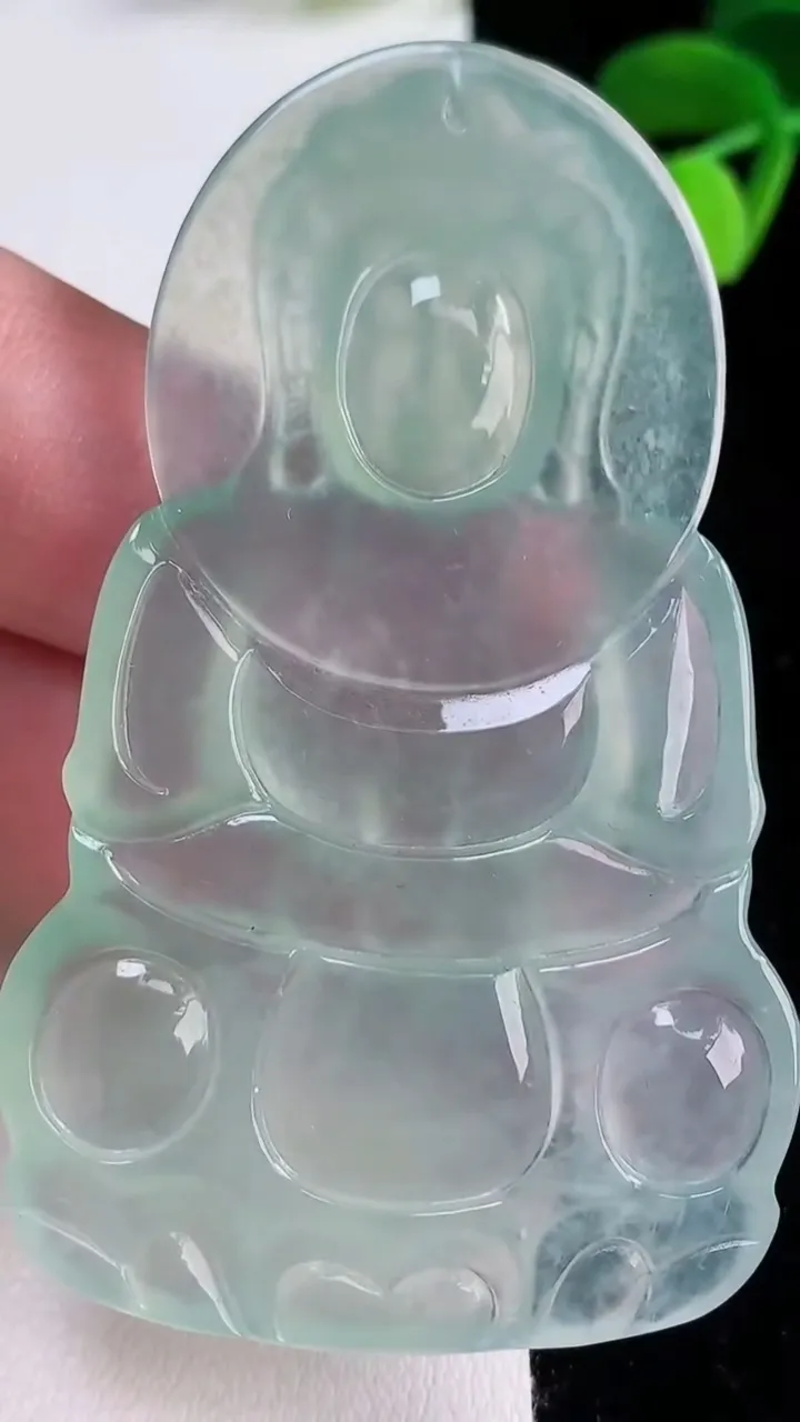 天然A货翡翠观音菩萨吊坠尺寸66-40.6-5.6，重量:29.11g
12月16日