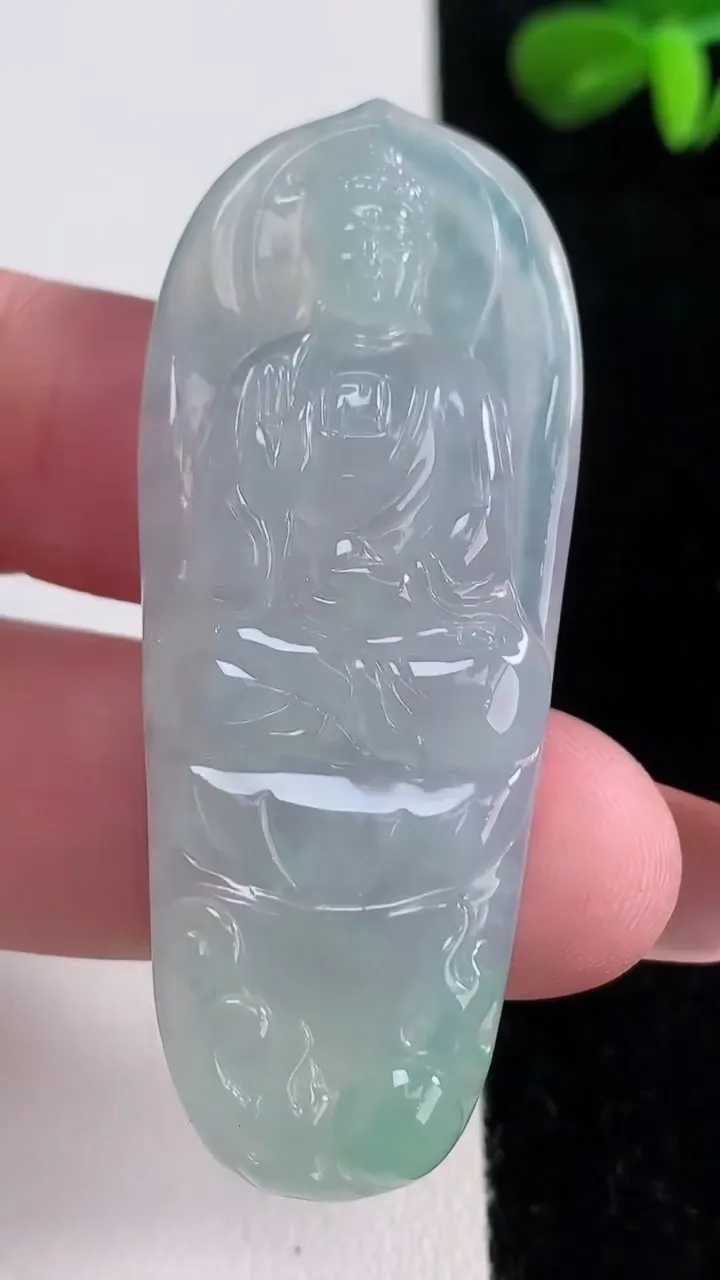 天然A货翡翠阿弥陀佛吊坠，尺寸56-22.7-5.6，重量:14.57g
12月16日