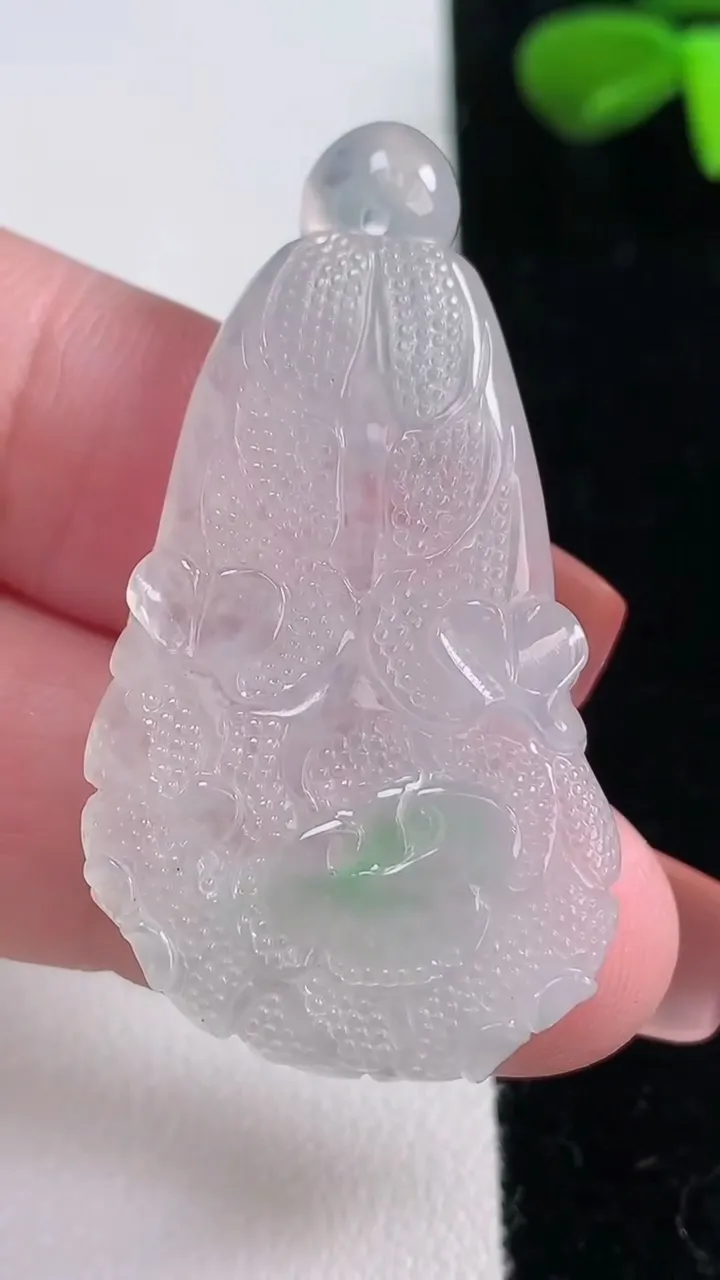 天然A货翡翠白菜吊坠，尺寸43.3-24.2-6，重量:11.12g
12月16日