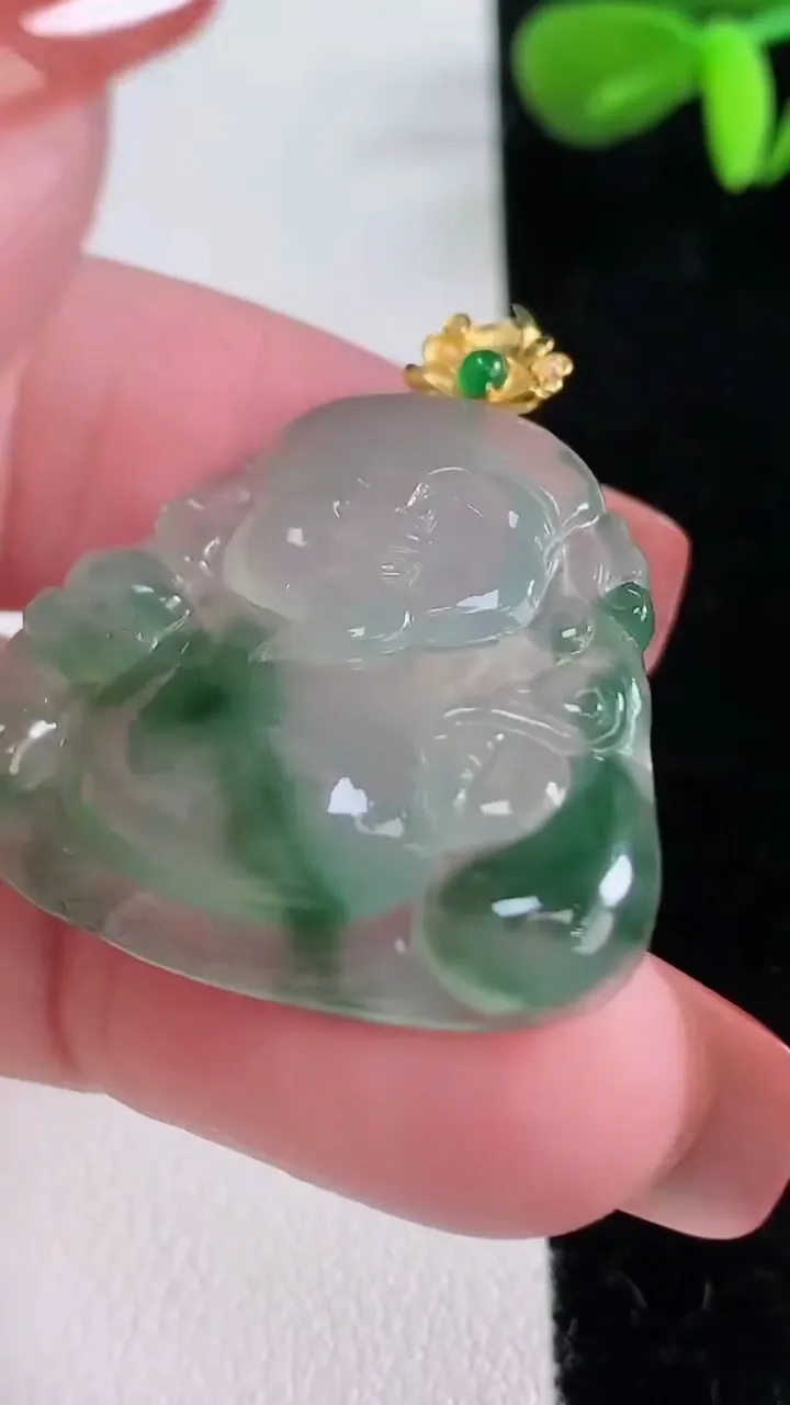 天然A货翡翠财神爷吊坠，尺寸27.2-32.2-5.4，重量:7.63g
12月16日