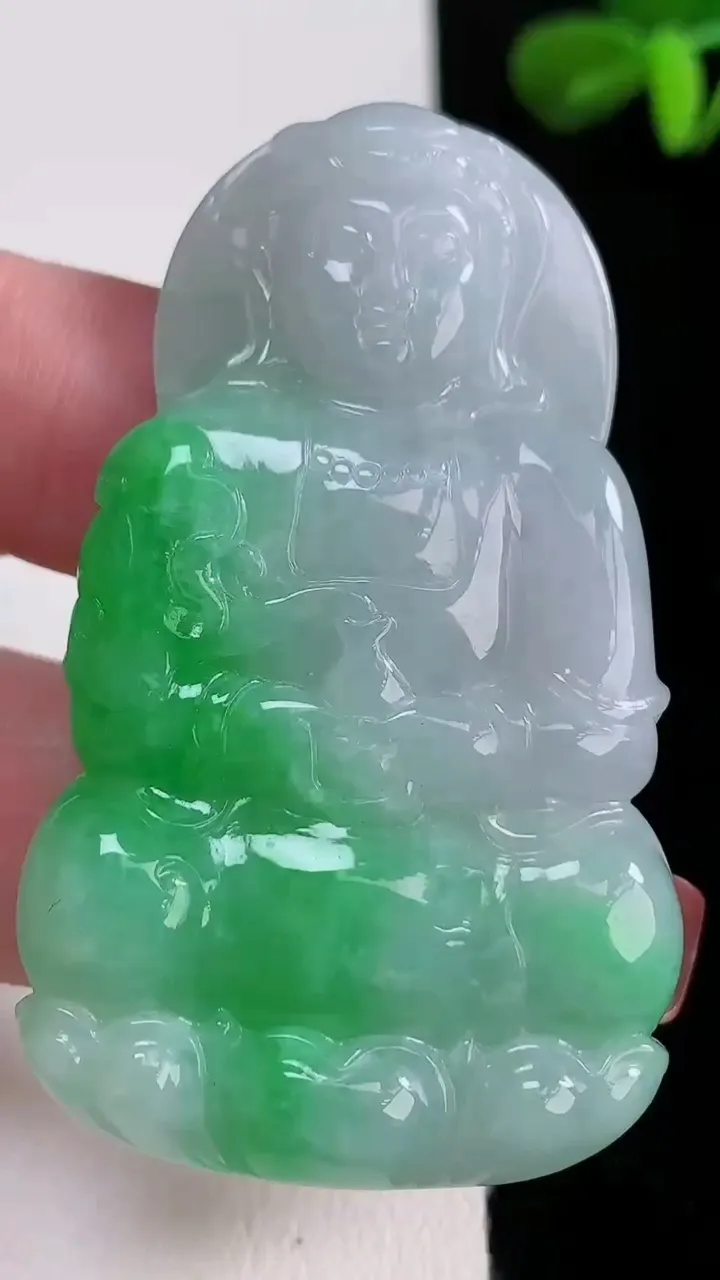 天然A货翡翠观音菩萨吊坠，尺寸54.7-33.2-5.4，重量:22.65g
12月16日