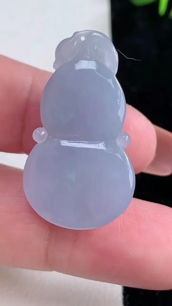 天然A货翡翠紫罗兰葫芦吊坠，尺寸34-19.4-7.6，重量:8.19g
12月16日