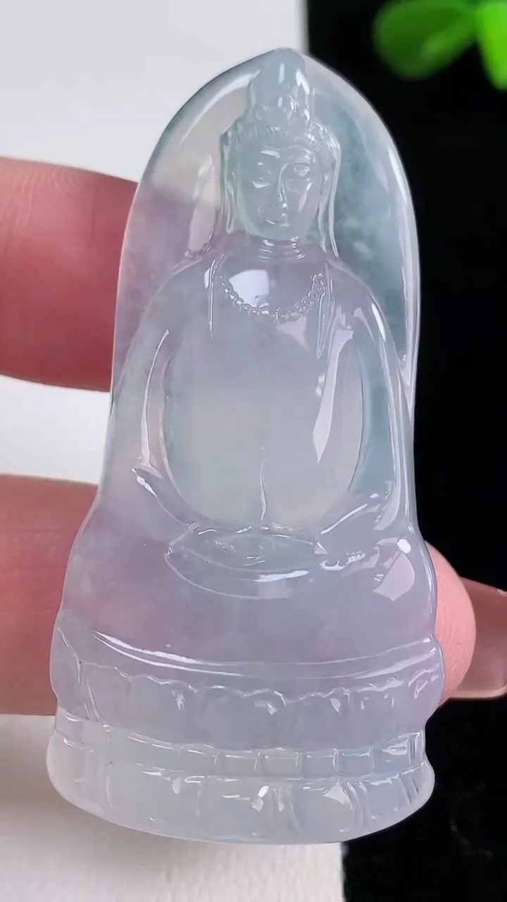 天然A货翡翠观音菩萨吊坠，尺寸55.7-27.5-5.2，重量:15.61g
12月16日