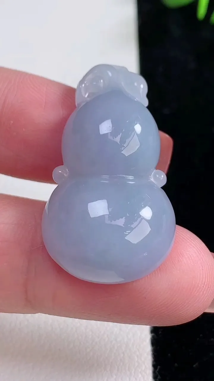 天然A货翡翠紫罗兰葫芦吊坠，尺寸34-19.4-7.6，重量:8.19g
12月16日