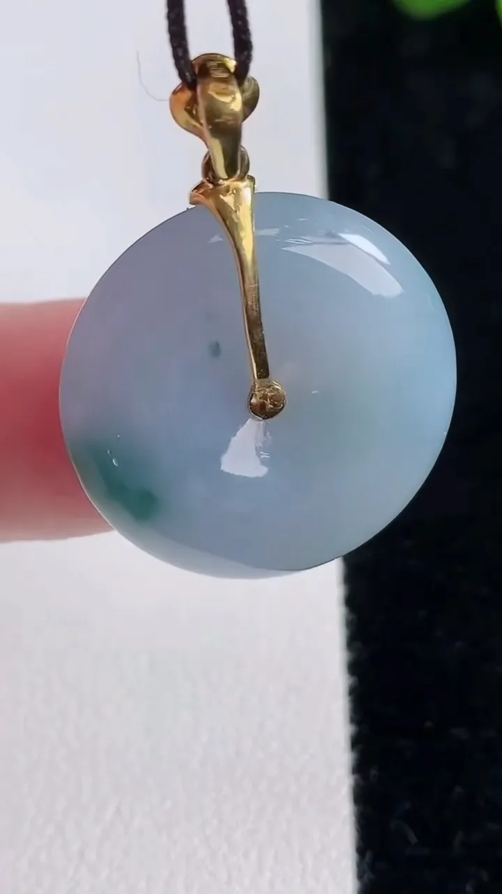 天然A货翡翠18K金紫罗兰平安扣吊坠，尺寸23-5.4，重量:6.69g
12月16日