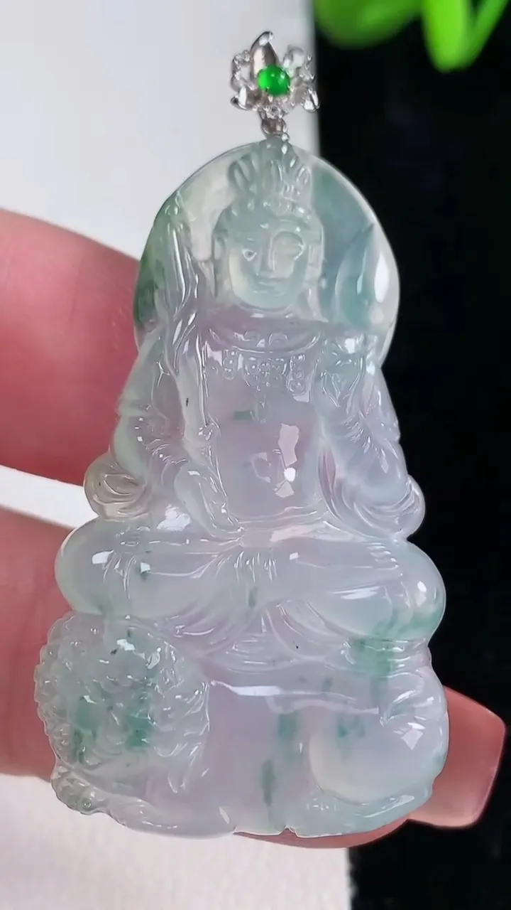 天然A货翡翠种飘花文殊菩萨吊坠，尺寸43.4-25.8-4.8，重量:10.45g
12月16日
