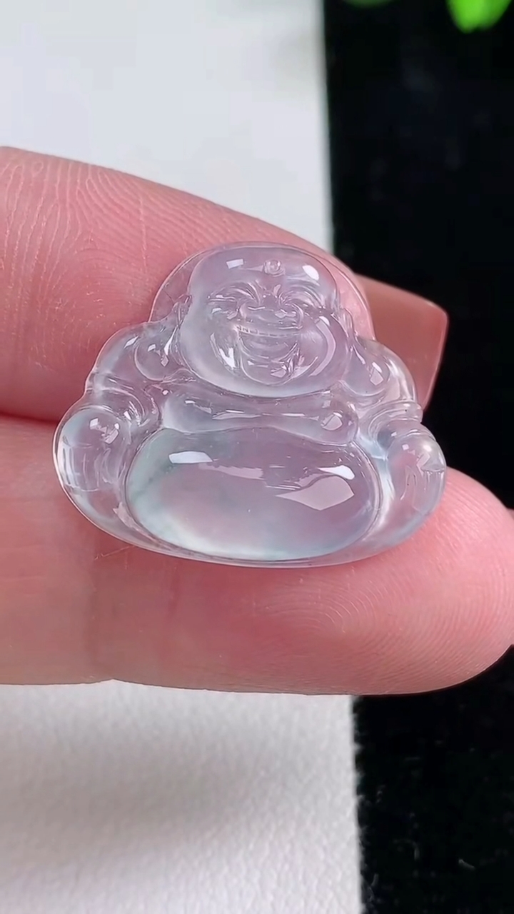 天然A货翡翠冰种飘花佛公吊坠，尺寸19.5-23.8-4.3，重量:3.05g
12月16日