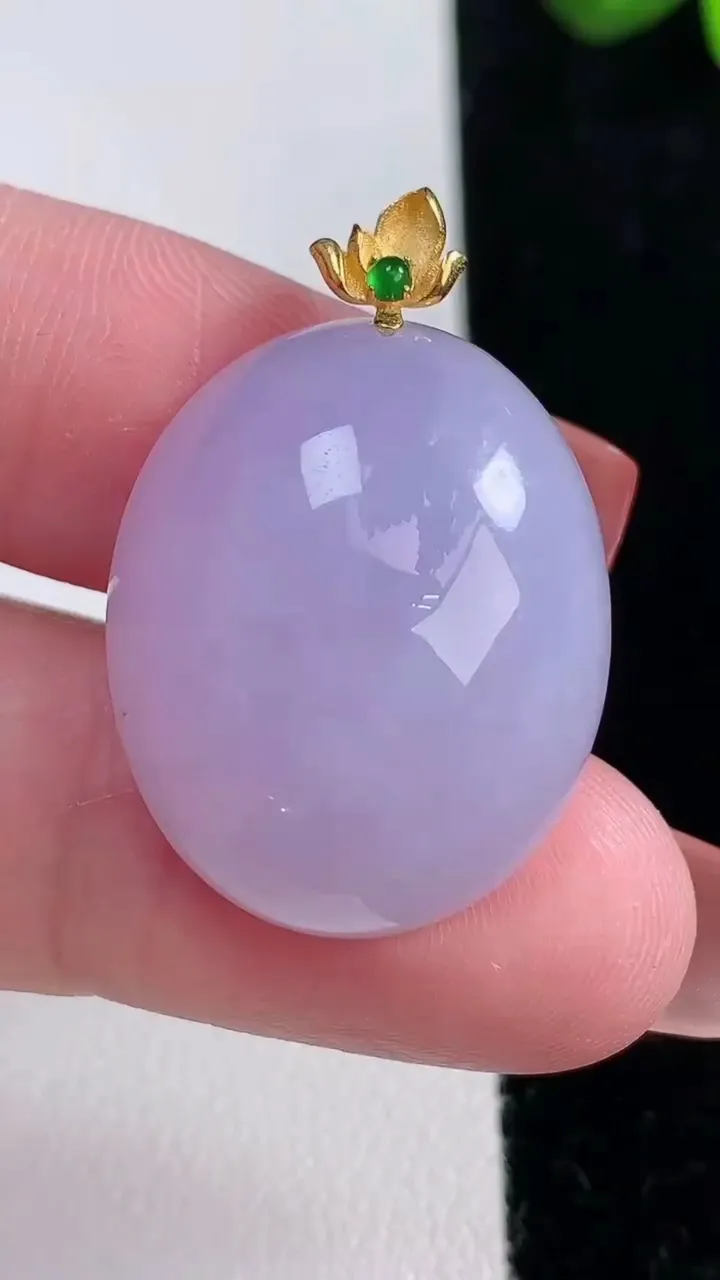 天然A货翡翠18K金紫罗兰蛋面吊坠，尺寸26.2-21.6-10.3，重量:10.17g
12月16