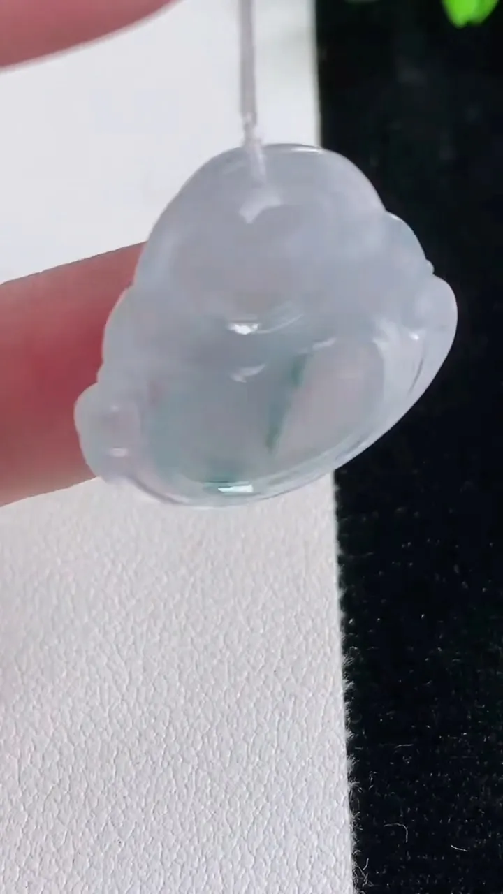 天然A货翡翠冰种飘花佛公吊坠，尺寸24.7-26.4-5.7，重量:5.95g
12月16日