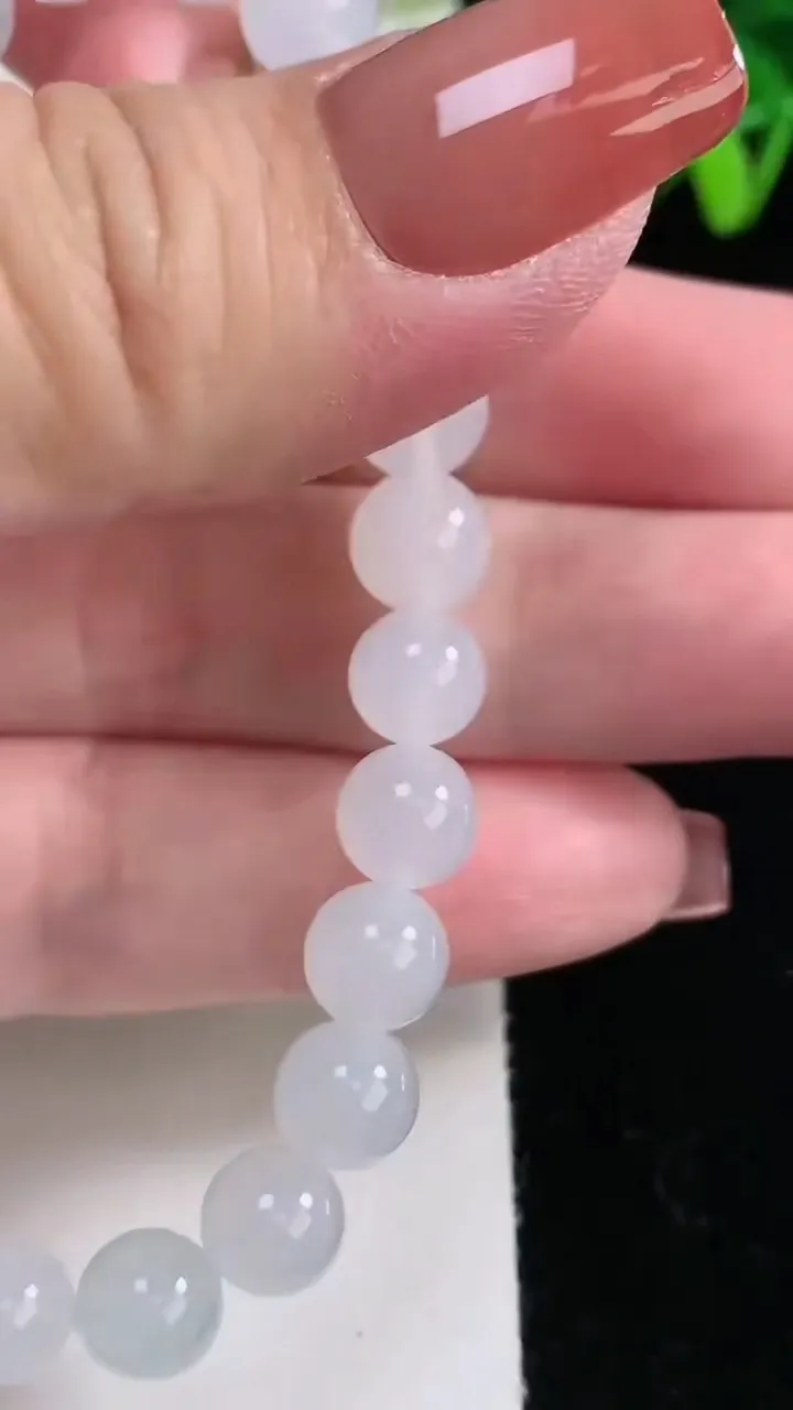 天然A货翡翠种飘花圆珠手串，尺寸8-24颗，重量:21.14g12月16日
工厂直销收藏佳品,种好水足，色泽均匀，有种有色，上手高大气！