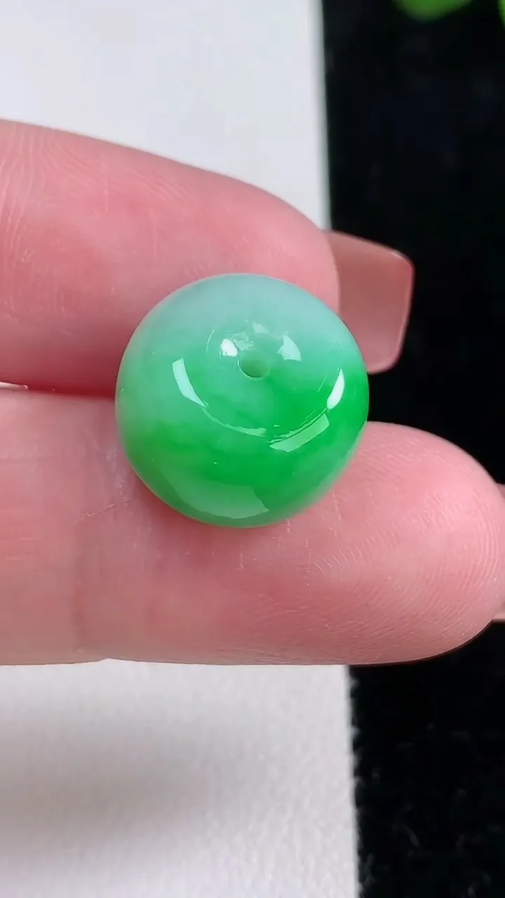 天然A货翡翠路路通吊坠，尺寸15-10.2，重量:4.98g
12月16日