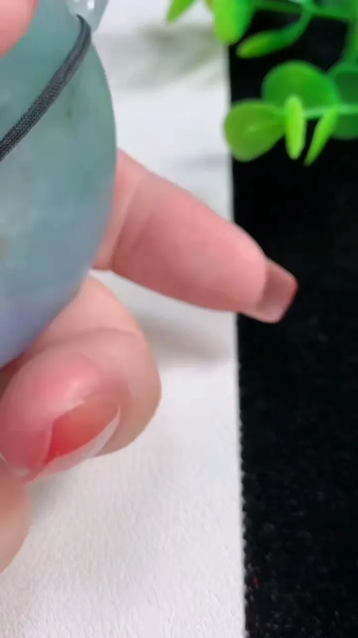 天然A货翡翠春带彩紫罗兰平安扣吊坠，尺寸54.1-6.6，重:42.04g
12月16日，