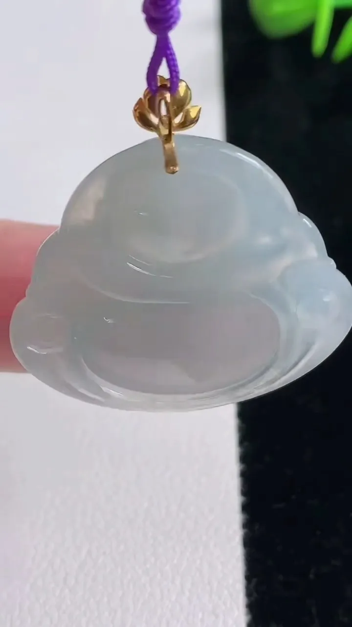 天然A货翡翠种白冰佛公吊坠，尺寸28.2-31.2-5.4，重量:7.90g
12月16日