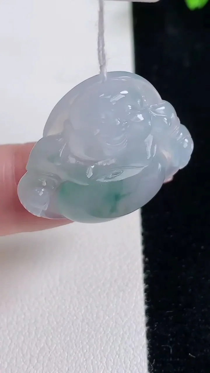 天然A货翡翠冰种飘花佛公吊坠，尺寸26.8-29-6，重量:7.48g
12月16日