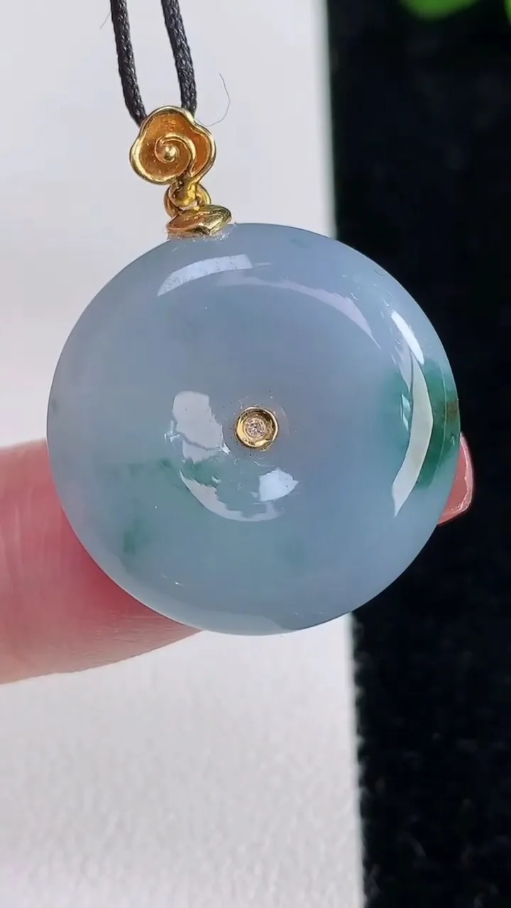 天然A货翡翠18K金紫罗兰平安扣吊坠，尺寸23-5.4，重量:6.69g
12月16日