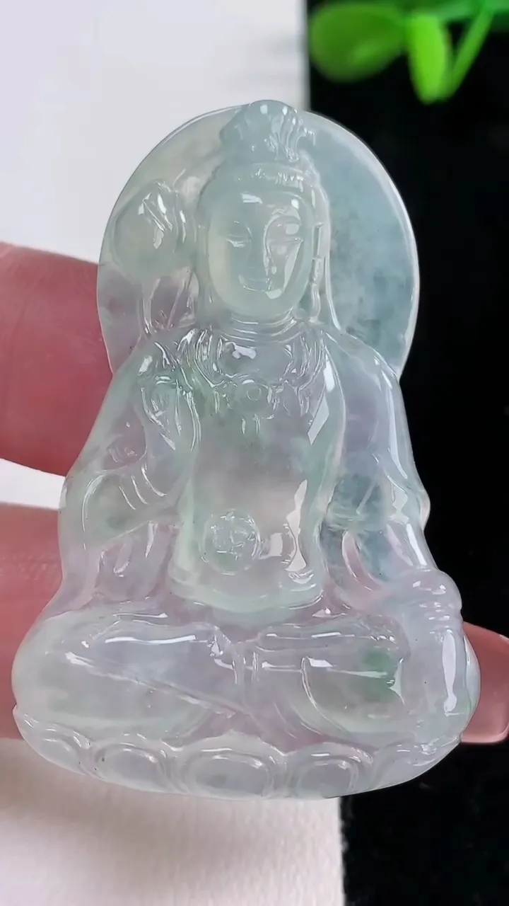 天然A货翡翠大势至菩萨吊坠，尺寸49-33-4.8，重量:14.18g
12月16日