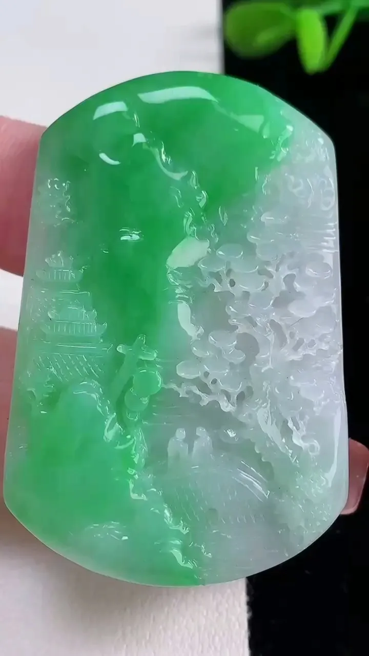 天然A货翡翠山水牌吊坠，尺寸52.5-35-5.5，重量:20.89g
12月16日