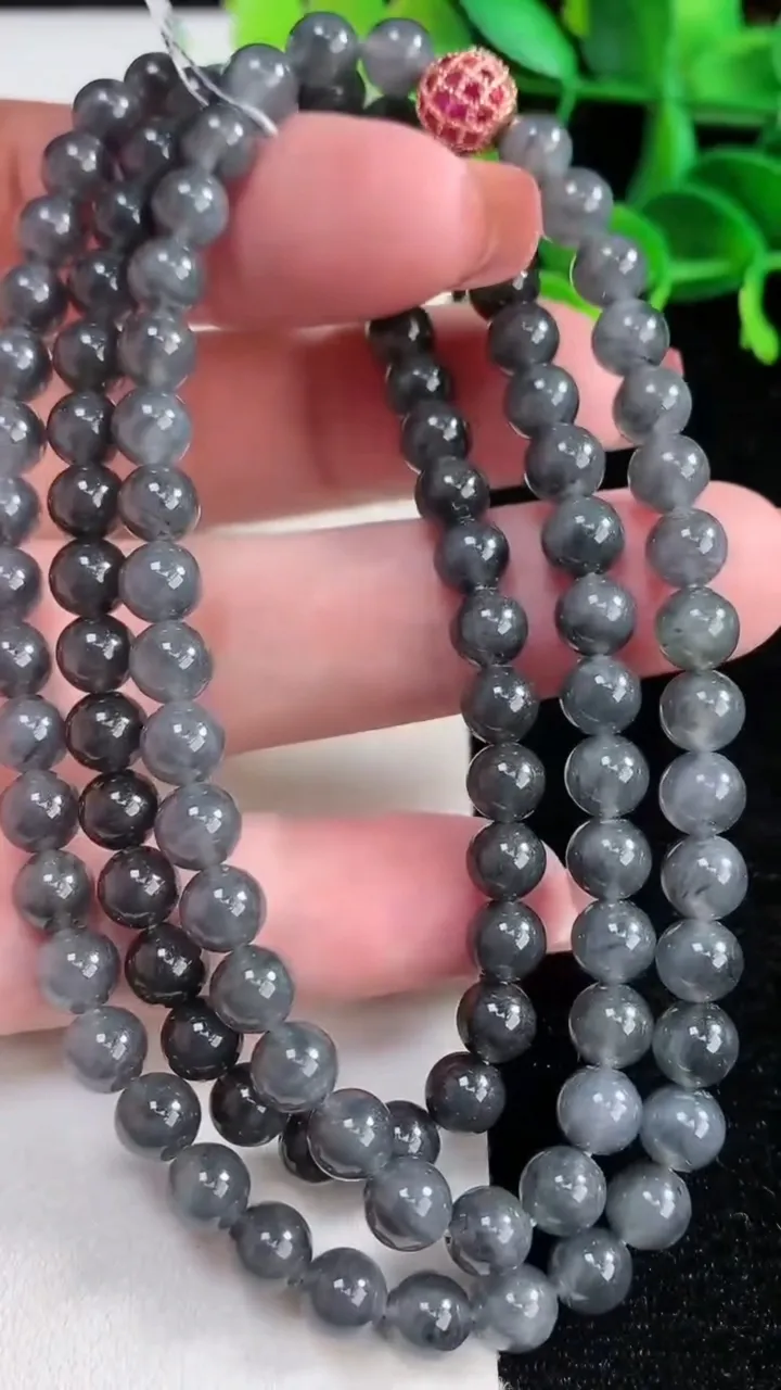 天然A货翡翠墨翠圆珠项链，尺寸6-108颗，重量:42.95g
12月16日