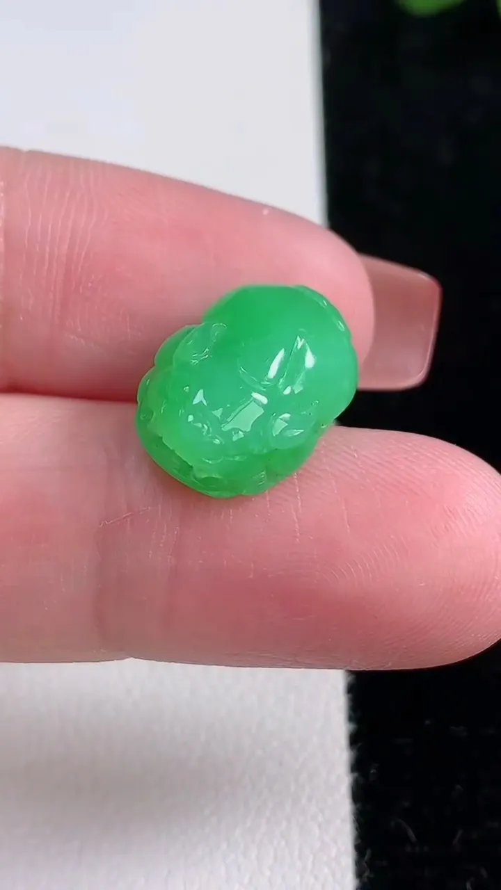 天然A货翡翠貔貅吊坠，尺寸16.2-11.6-6.8，重量:2.43g
12月16日