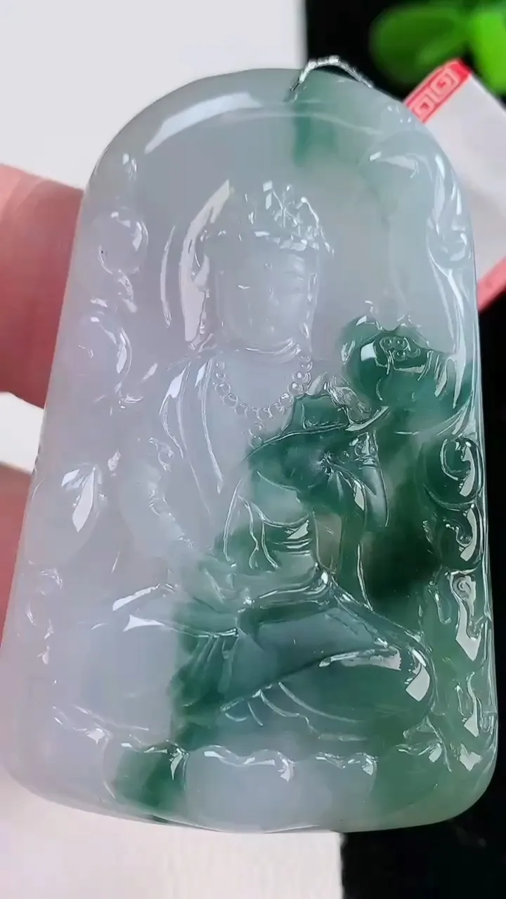 天然A货翡翠冰种飘花大势至菩萨吊坠，尺寸52.3-34-5.6，重量:22.70g
12月16日