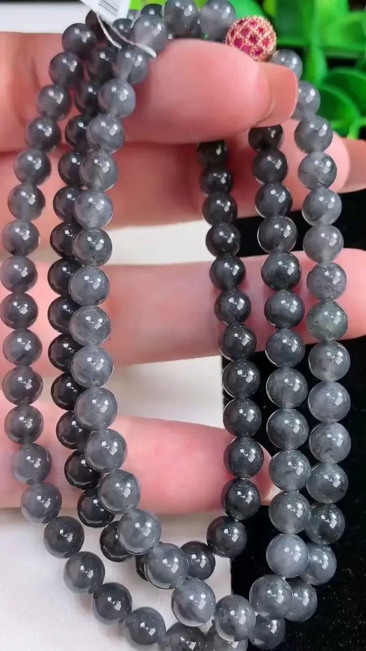 天然A货翡翠墨翠圆珠项链，尺寸6-108颗，重量:42.95g
12月16日