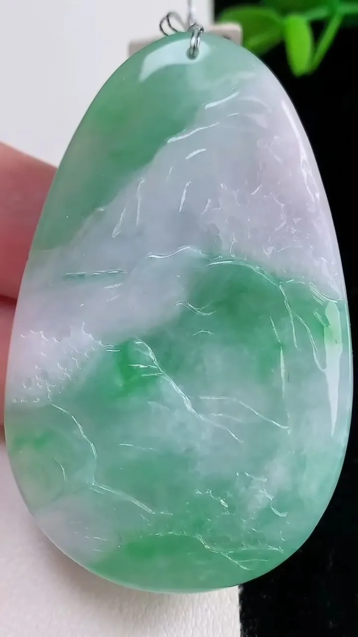 天然A货翡翠山水牌吊坠，尺寸62-38.7-11.8，重量:60.67g
12月16日