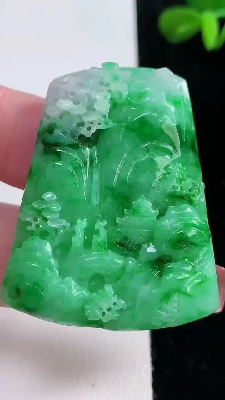 天然A货翡翠山水牌吊坠，尺寸43-35.5-6，重量:19.49g
12月16日