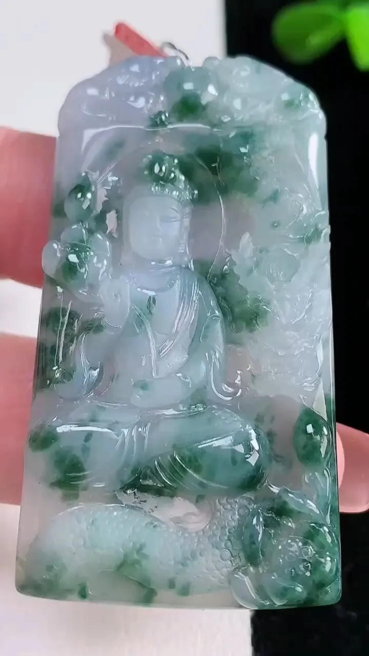 天然A货翡翠冰种紫罗兰飘花祥龙大势至菩萨吊坠，尺寸55.7-30.5-5.7，重量:24.57g
1