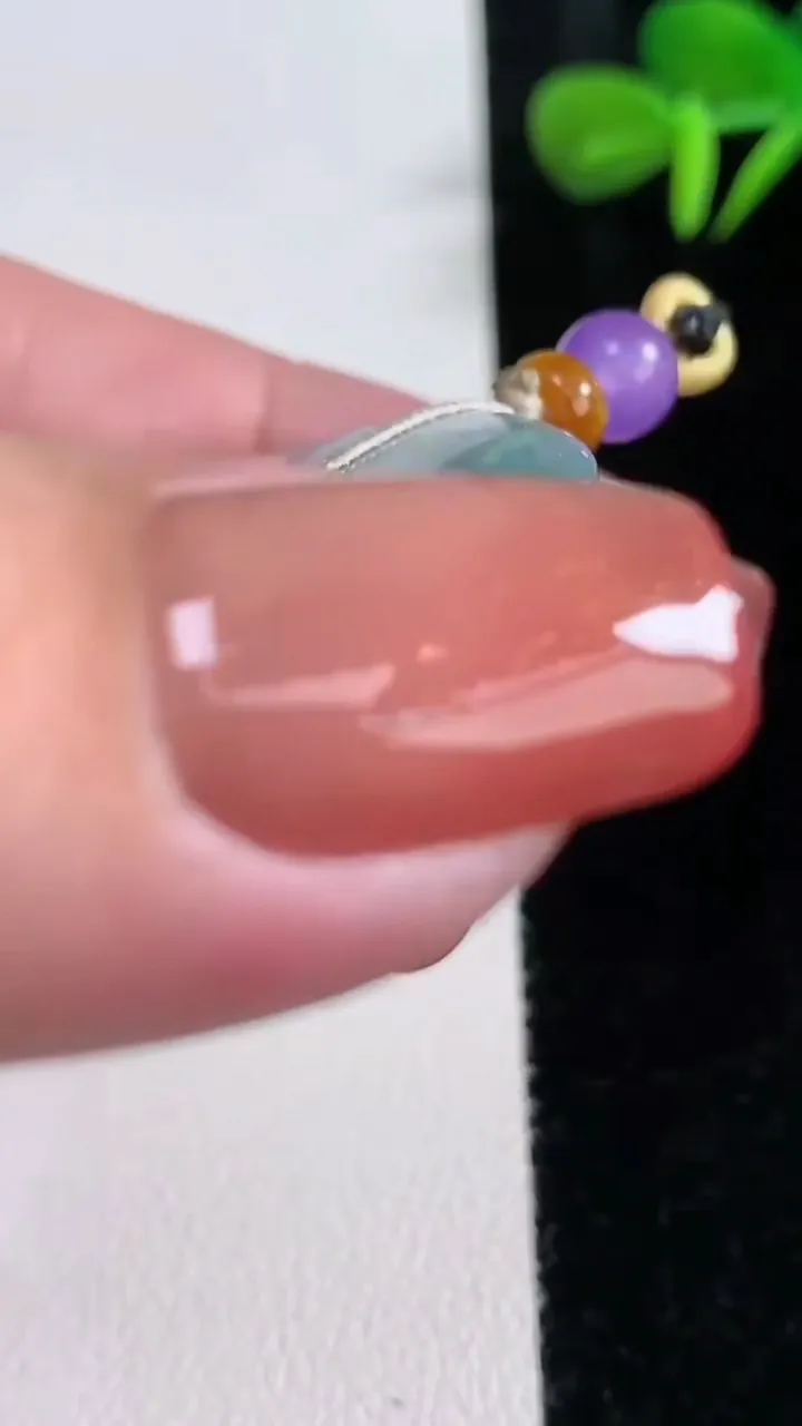 天然A货翡翠飘花平安扣吊坠，尺寸39.8-6，重量:21.96g
12月16日