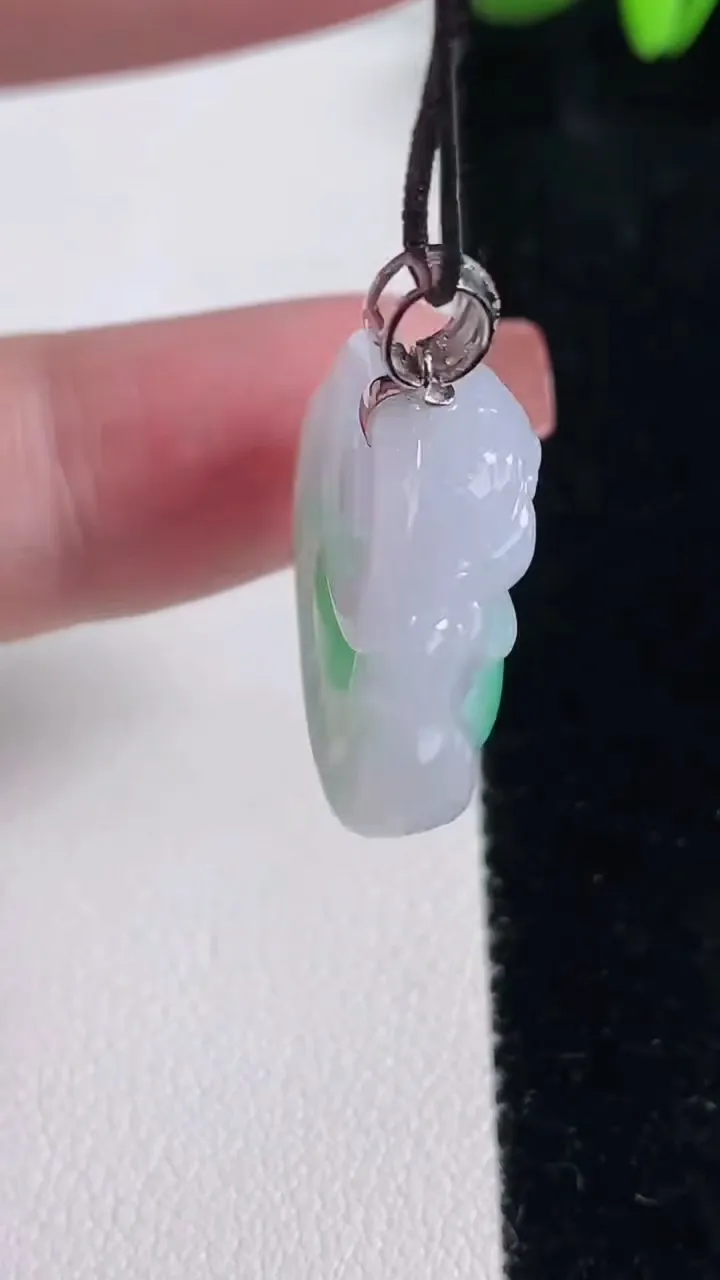 天然A货翡翠佛公吊坠，尺寸20.2-25-8.4，重量:7.23g
12月16日