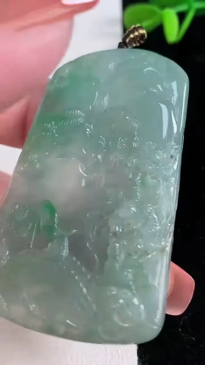 天然A货翡翠山水牌吊坠，尺寸58-38.4-6，重量:33.93g
12月16日