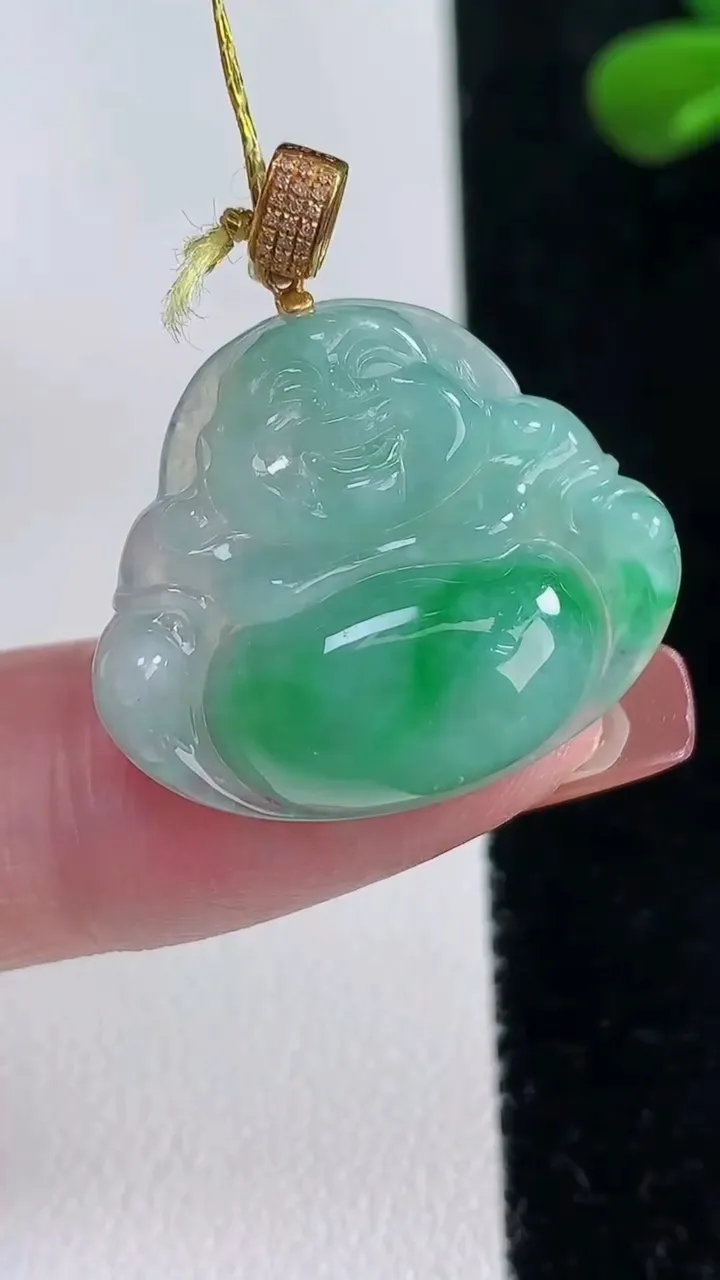 天然A货翡翠佛公吊坠，尺寸21.8-25.7-5.4，重量:4.94g
12月16日