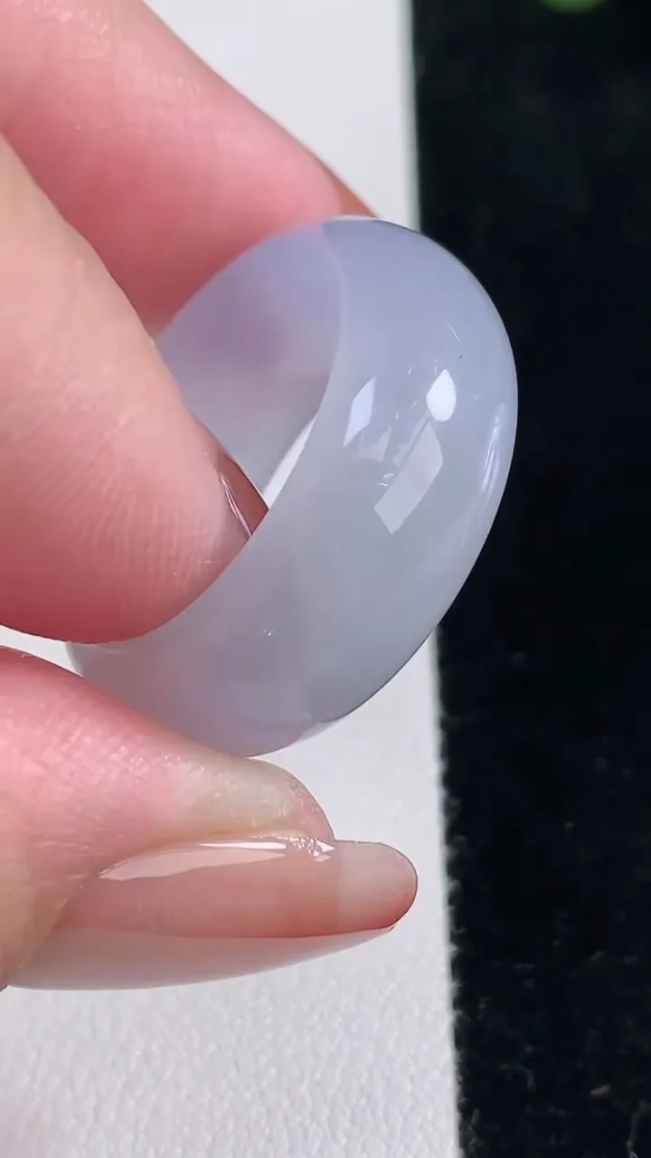 天然A货翡翠紫罗兰指环戒指，尺寸18.2-10-4.3，重量:8.59g2025年12月16日
工厂直销收藏佳品,种好水足，色泽均匀，有种有色，上手高大气！