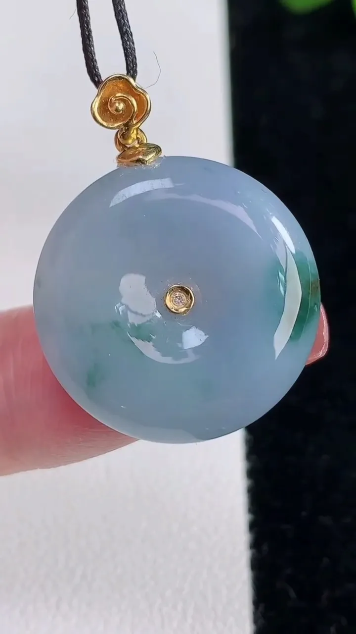 天然A货翡翠18K金紫罗兰平安扣吊坠，尺寸23-5.4，重量:6.69g
12月16日