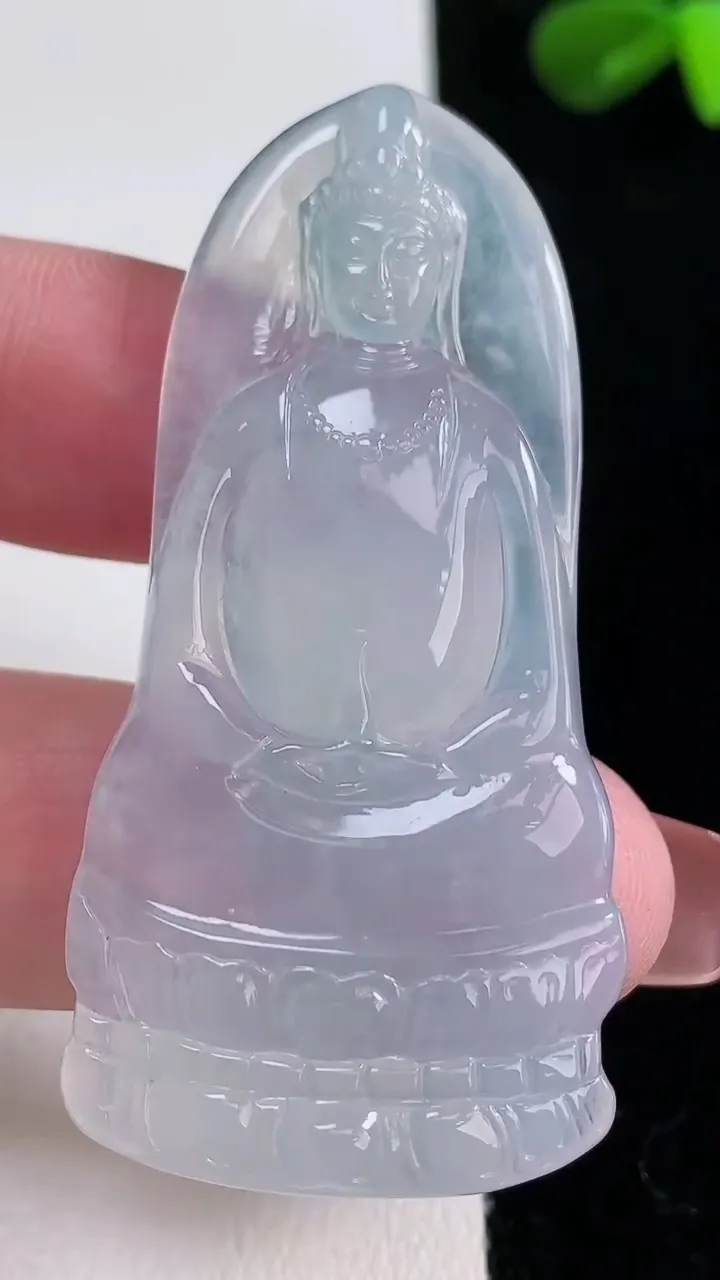 天然A货翡翠观音菩萨吊坠，尺寸55.7-27.5-5.2，重量:15.61g
12月16日