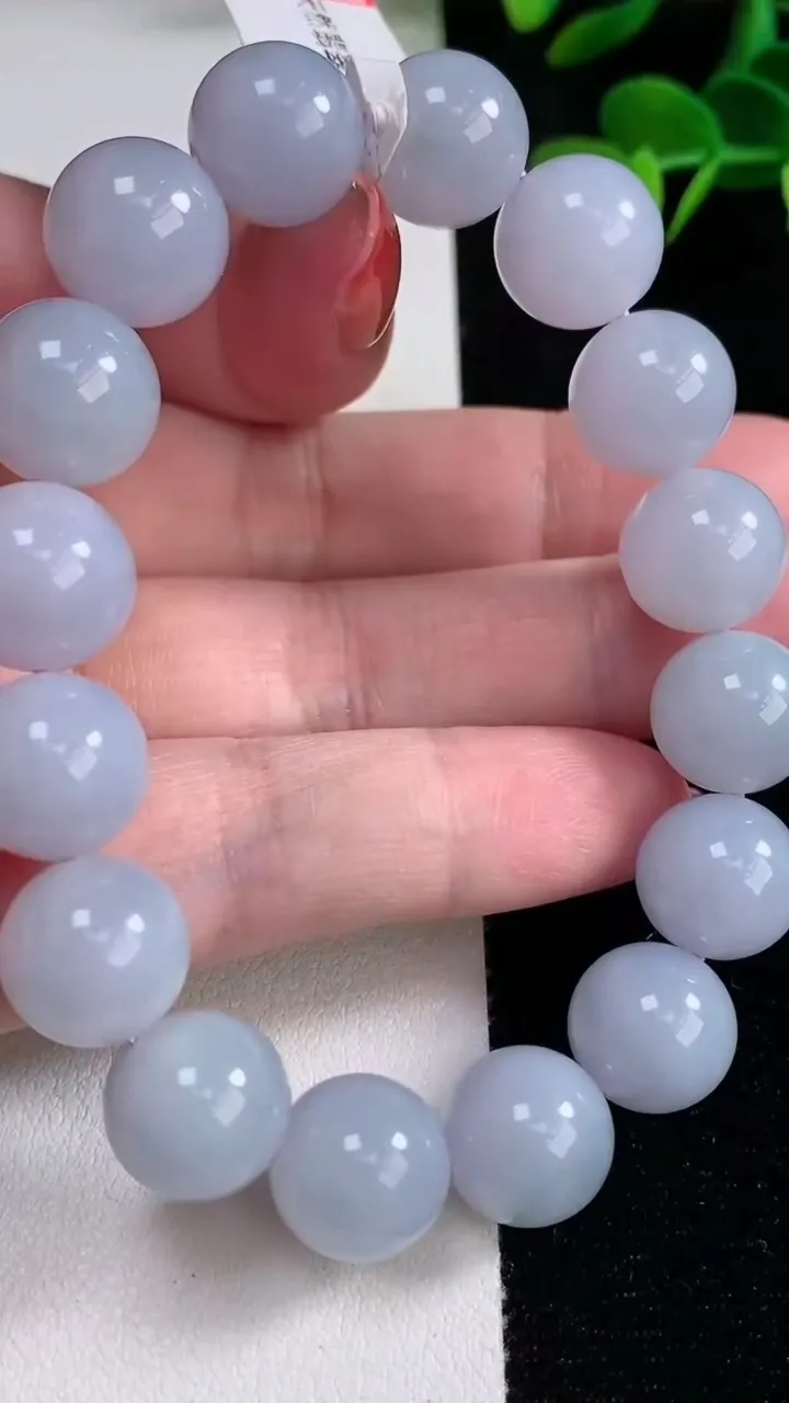 天然A货翡翠紫罗兰圆珠手串，尺寸12.2-16颗，重量:54.43g12月16日
工厂直销收藏佳品,种好水足，色泽均匀，有种有色，上手高大气！