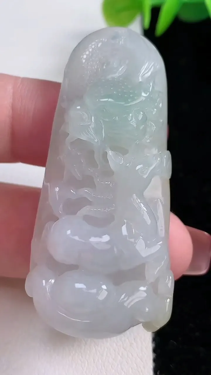 天然A货翡翠龙马精神吊坠，尺寸56-26-11.6，重:23.61g
12月16日