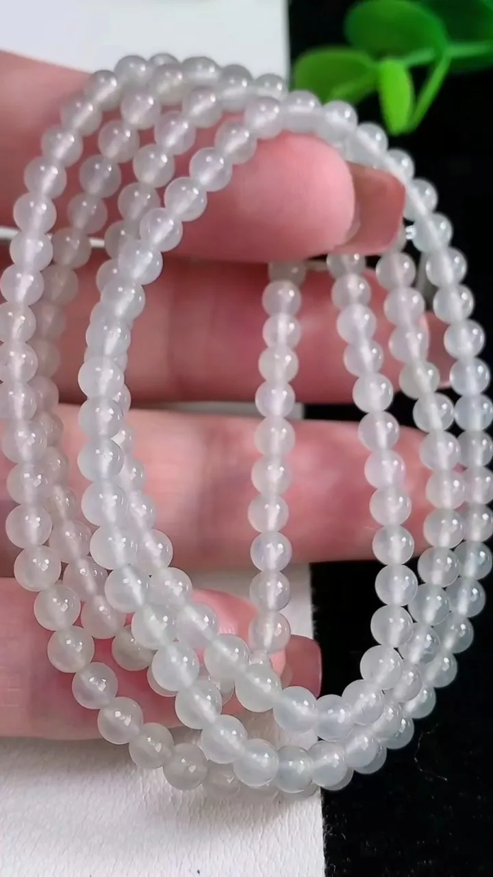 天然A货翡翠种白冰小米珠项链，尺寸4-160颗，重量:20.50g12月16日
工厂直销收藏佳品,种好水足，色泽均匀，有种有色，上手高大气！