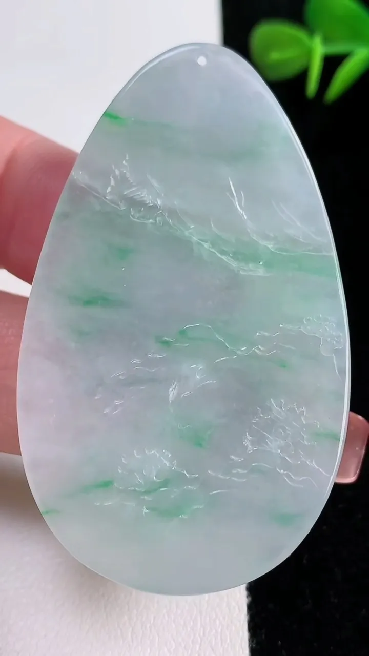 天然A货翡翠山水牌吊坠，尺寸59.2-36-4，重量:18.86g
12月16日