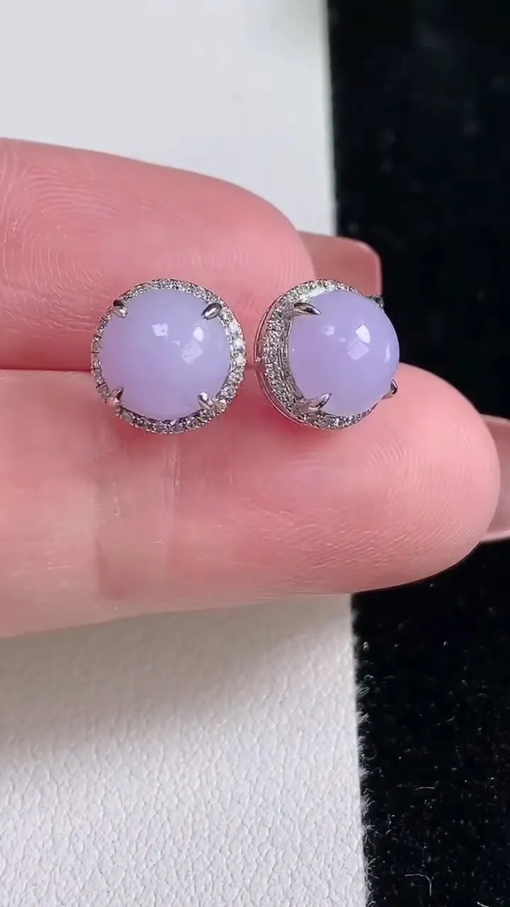 天然A货翡翠18K金紫罗兰蛋面戒指，尺寸7.5-6，重量:1.93g2025年12月16日
工厂直销收藏佳品,种好水足，色泽均匀，有种有色，上手高大气！