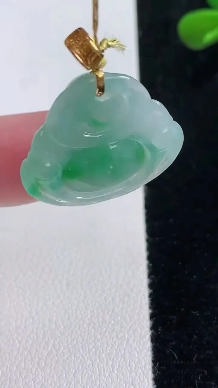 天然A货翡翠佛公吊坠，尺寸21.8-25.7-5.4，重量:4.94g
12月16日