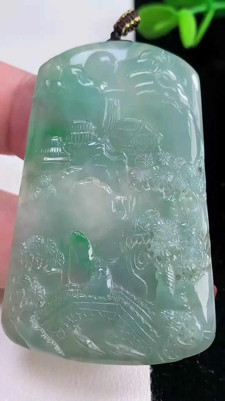 天然A货翡翠山水牌吊坠，尺寸58-38.4-6，重量:33.93g
12月16日