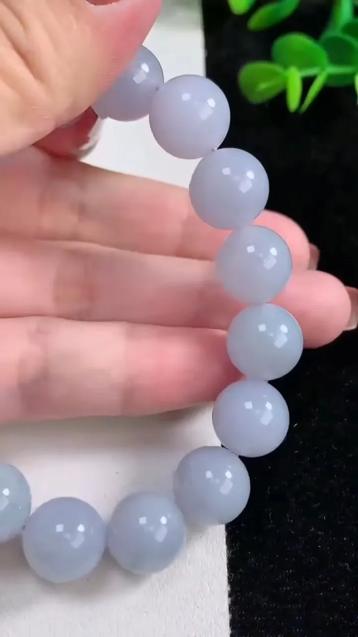 天然A货翡翠紫罗兰圆珠手串，尺寸12.2-16颗，重量:54.43g12月16日
工厂直销收藏佳品,种好水足，色泽均匀，有种有色，上手高大气！