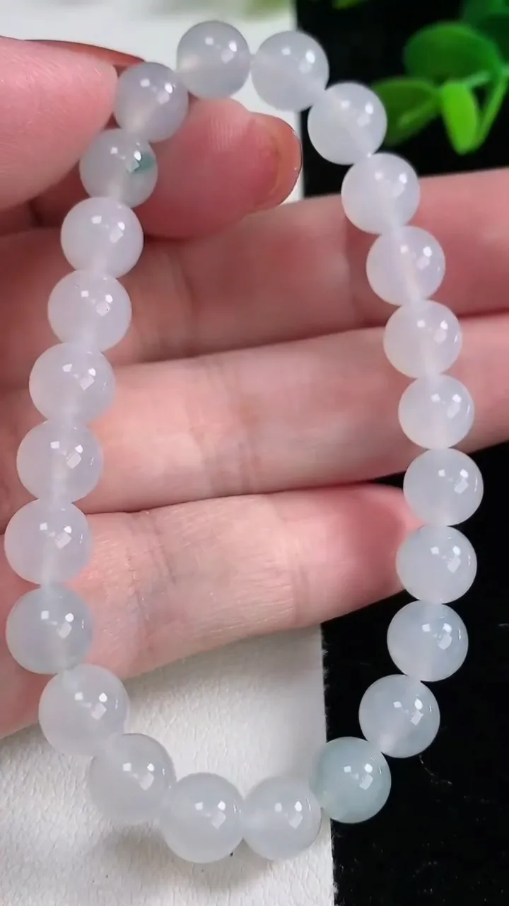 天然A货翡翠种飘花圆珠手串，尺寸8-24颗，重量:21.14g12月16日
工厂直销收藏佳品,种好水足，色泽均匀，有种有色，上手高大气！
