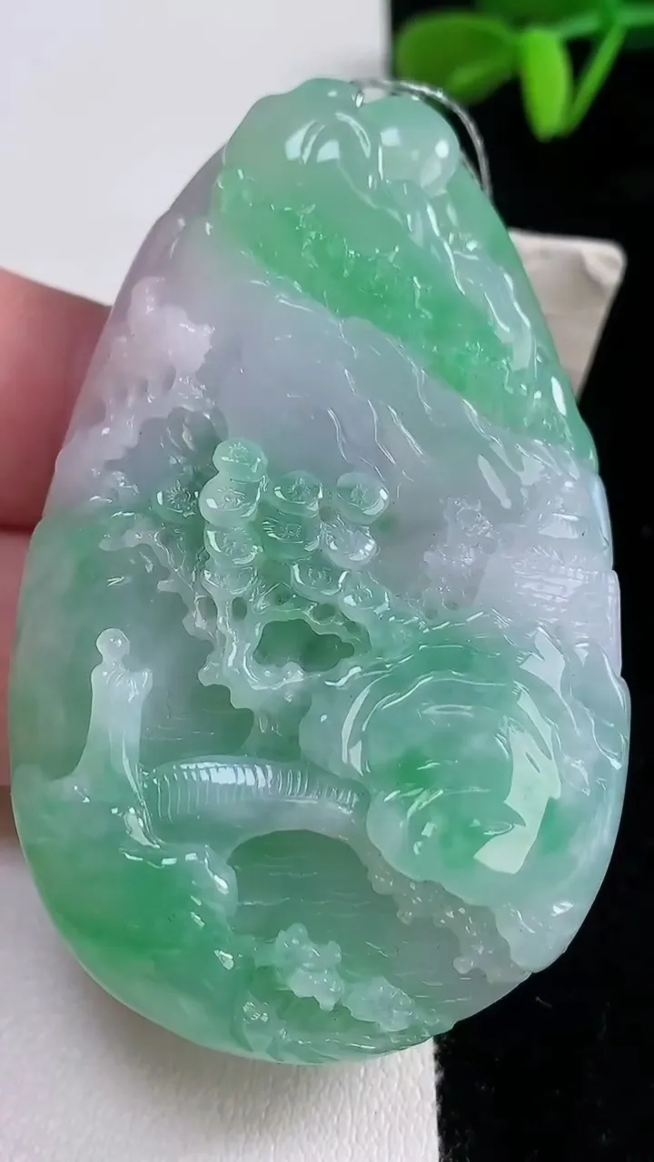 天然A货翡翠山水牌吊坠，尺寸62-38.7-11.8，重量:60.67g
12月16日